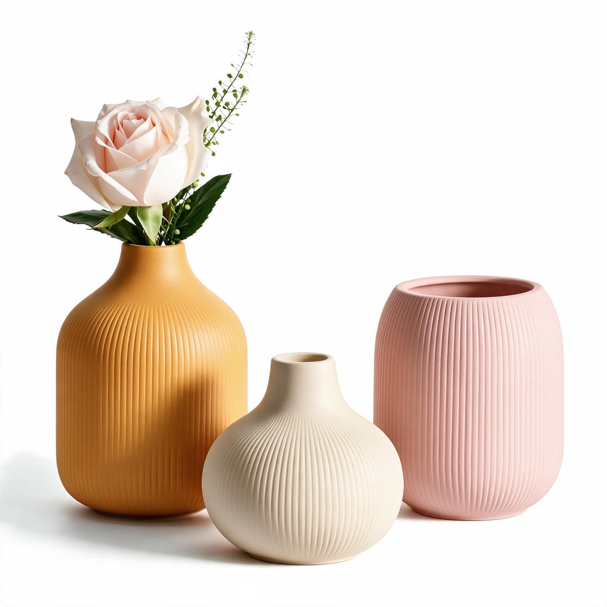 Dnnnii Kleines Keramikvasen-Set 3-TLG Beige - Minimalistische Vasen mit Rillendesign, kompakte Übergangsdekoration für Wohnzimmer, Schlafzimmer, Büro (3-TLG Beige Keramikset)